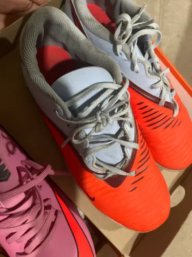 Lote 3 Chuteiras TAM 39 ( 2 Nike e Nike mercurial rosa Nova na caixa + 2 usadas)
