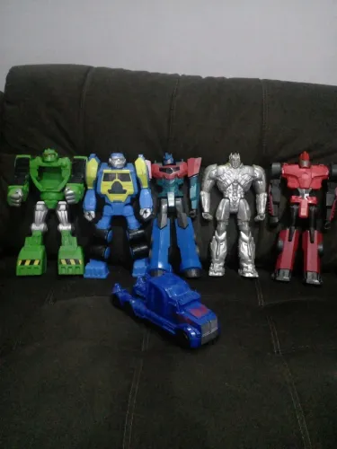Bonecos Transformes 1a e 2a geração. Originais
