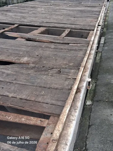 Vendo carreta grade baixa e porta container