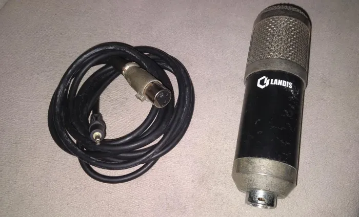 MICROFONE + BRAÇO ARTICULADO ( USADO PORÉM EM BOM ESTADO MARCA LANDIS ) FOI 150$