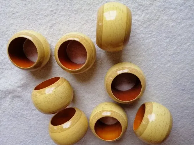 LOTE de OITO ARGOLAS DE MADEIRA PARA GUARDANAPOS -- muito originais comprei nos USA