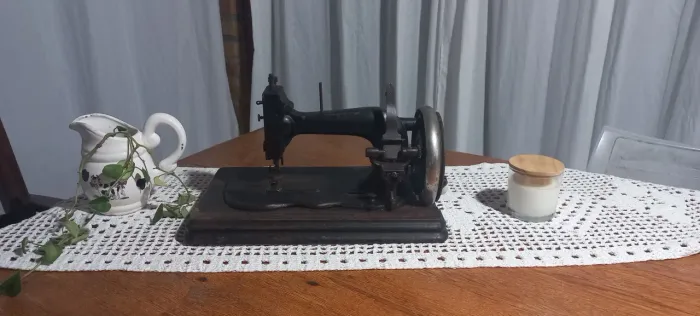 Máquina De Costura Manual Clemens Müller Relíquia para uma decoração linda