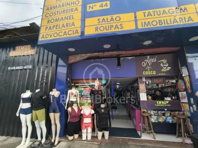 Prédio comercial à venda em Cascadura RJ, com 39 stands ativos, 5 salas comerciais.