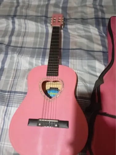 violão rosa 