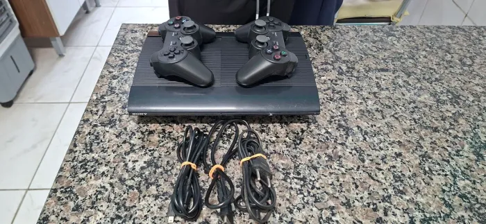Console PS3 Desbloqueado 1TB com mais de 30.000 jogos / 30 jogos físicos para negociar