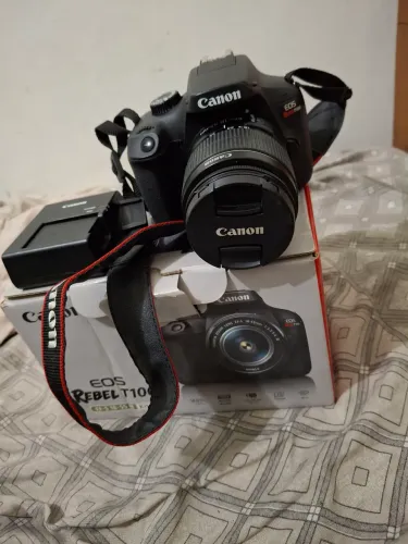 Camera canon t100 mais lente 18-55mm nova