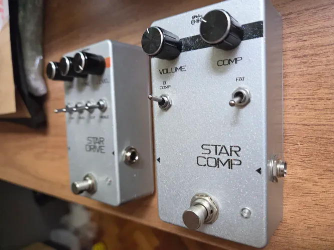 Pedais Stardust (Star Drive Tube Screamer + Star Compressor) - Handmade Boutique