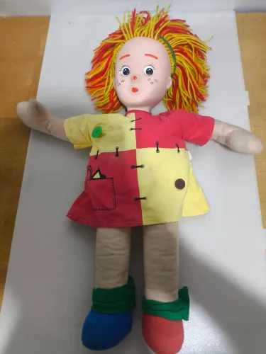 : Boneca Emília de Pano Antiga - Clássica Sítio do Pica-Pau Amarelo (Grow)