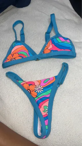 biquini novos tamanho M somente na cor rosa azul claro e amarelo