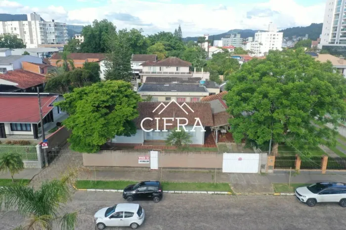 Casa de Alvenaria - Venda - Esquina - 525m2 - Residencial - Comercial - Investimento - Jar