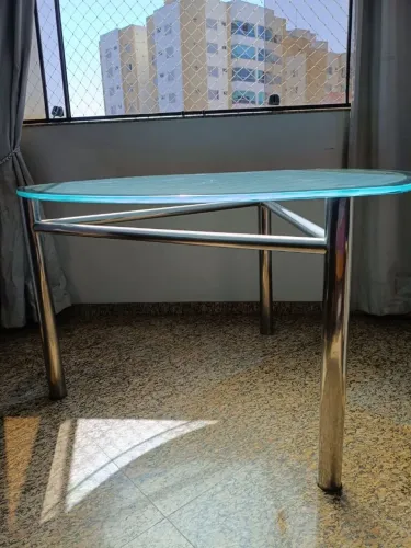 Mesa em Vidro Temperado com Base em Aço Inox - Moderna e Elegante | R$ 400