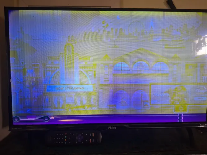Smart TV Philco 32 Roku - Com Defeito na Tela (R$ 400)