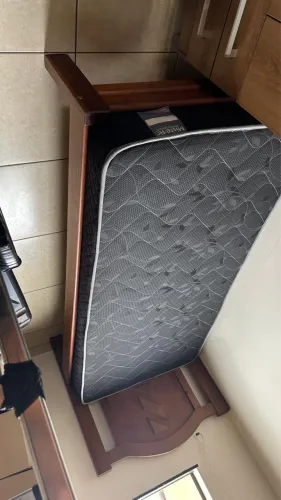 Cama de solteiro com colchão