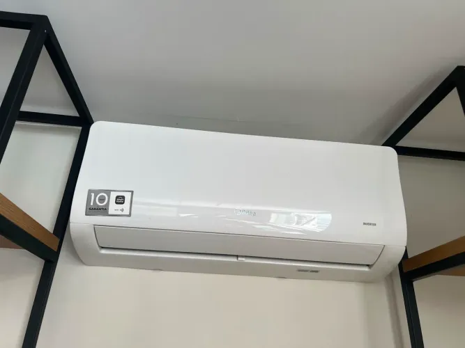 Split Midea 12000 btus