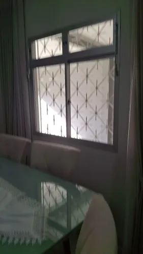 Vendo uma janela de alumínio