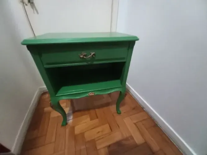 Lindo criado mudo !