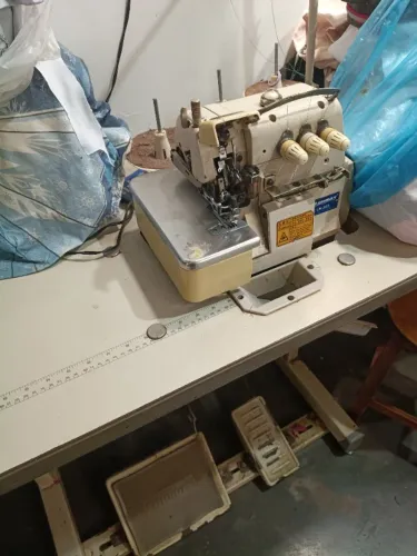 Máquina de costura industrial overloque