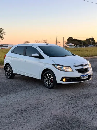 Chevrolet Onix Hatch LTZ 1.4 8V Flex Power Mec. 4P 2014
