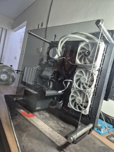 Gabinete Gamer Thermaltake - Em ótimo estado. 