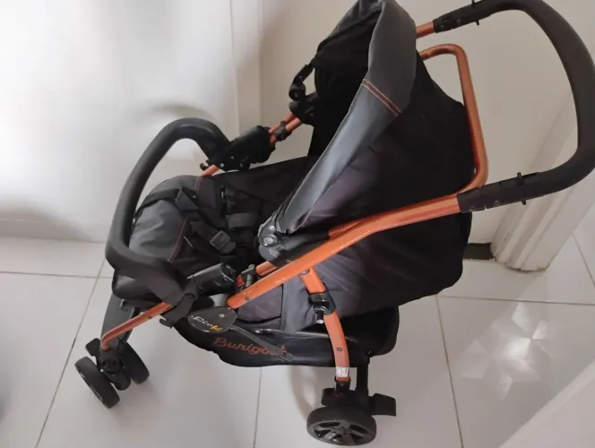 Vendo carrinho de bebê mais bebê conforto da Burigotto