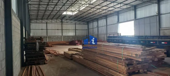 Galpão com 1.200 m² em Esmeralda-MG
