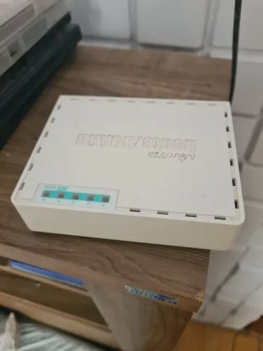 Mikrotik RB 750 GR3 GIGABIT