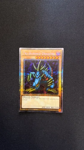 Yugioh Coleção de Raridades Dragão de Três Chifres - Tri-Horned Dragon