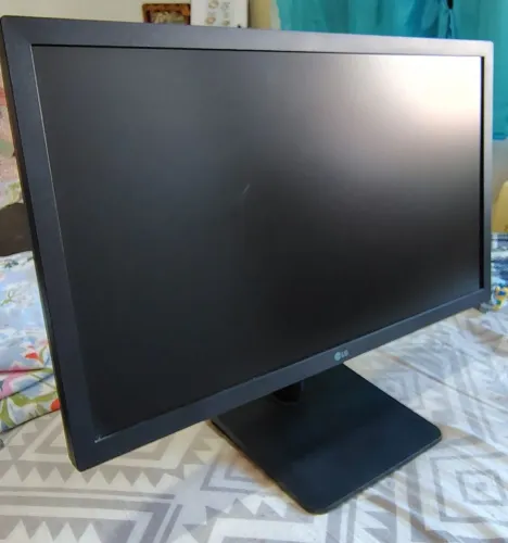 Vendo Monitor LG 22 polegadas 60 hz.<br>R$ 340<br>OBS: Estado de ZERO. Usado poucas vezes.