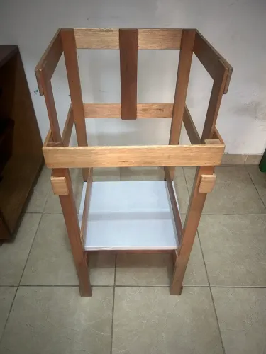 Torre de aprendizagem de madeira
