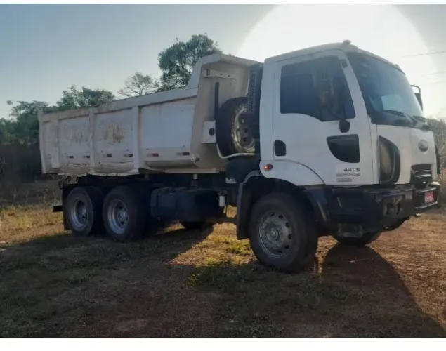 FORD CARGO 2628e basculante traçado 6x4 modelo 2012