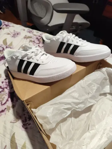 Tênis Adidas