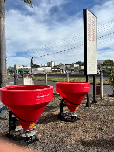 Distribuidor de insumos agrícolas São José 600