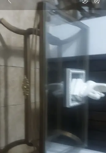 Mesa de centro em ferro devorado com tampo de vidro