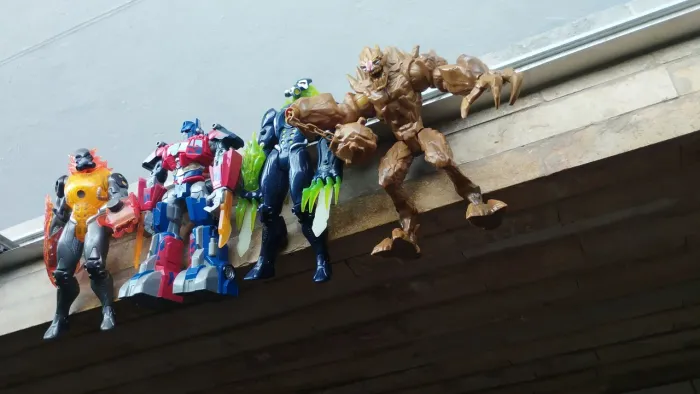 Bonecos action figures Max Steel e Transformers