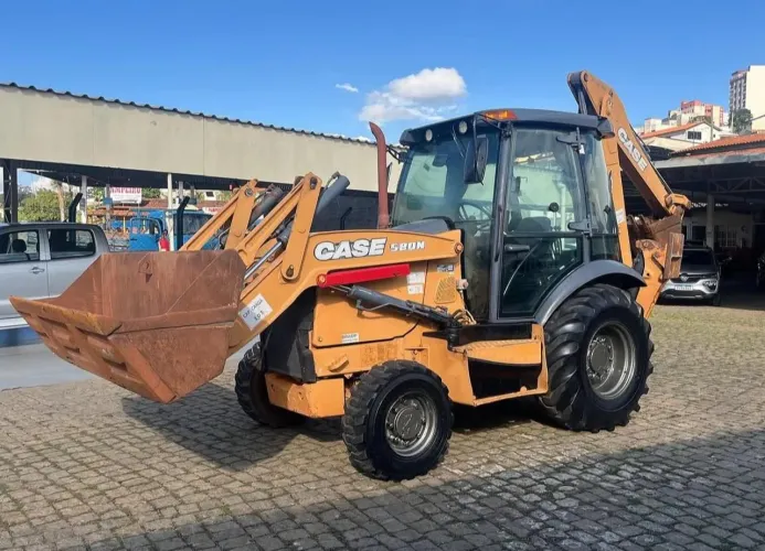 Retroescavadeira Case 580n 2013