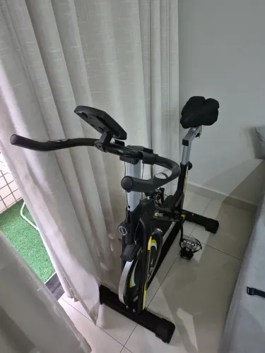 Bicicleta Spinning com Roda de Inércia de 13kg Wct Fitness Cor Preto