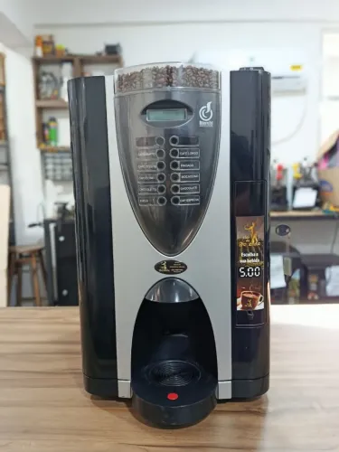 Máquina de café profissional 12 bebidas