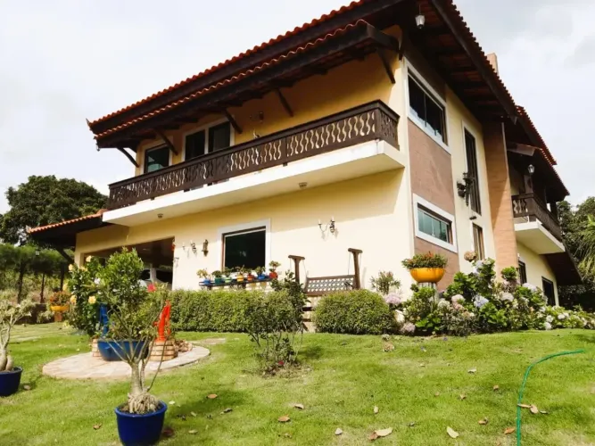 Linda casa com 400 m², porteira fechada no condomínio Quintas do Lago em Areia/PB !!!