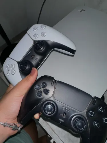 PS5 + 2 CONTROLE