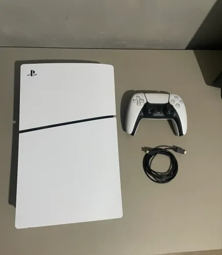 Vende-se Playstation 5, slim digital