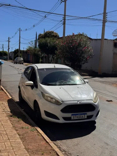 Ford Fiesta 1.5 16V Flex Mec. 5P 2014