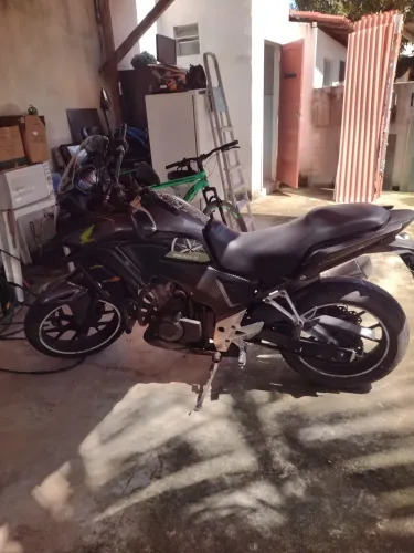 Moto muito confortável e bem desposta atende bem