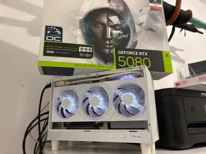Galax RTX 5080 1-Click OC White