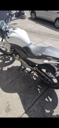 Cb 300 emplacada 2026