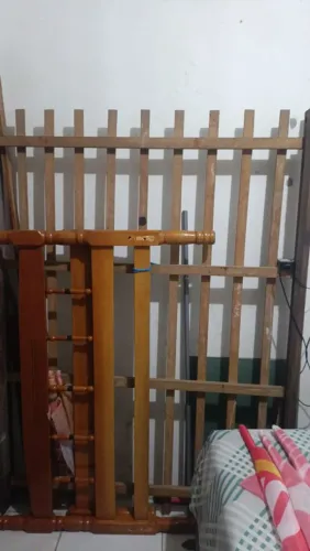 Cama de madeira casal
