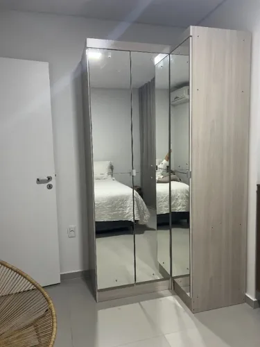 Guarda Roupa de canto com espelho