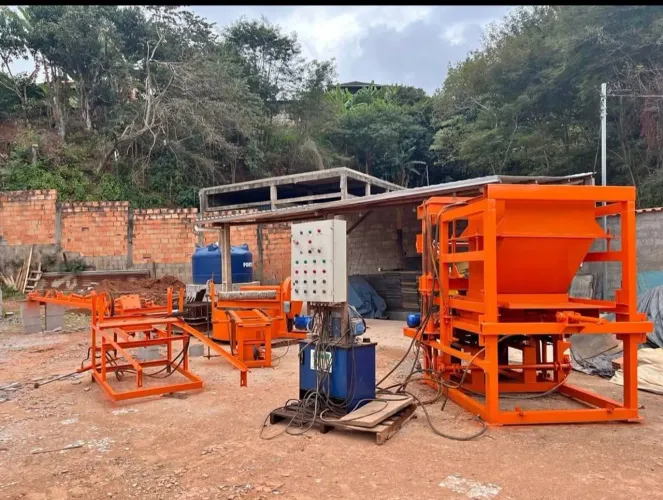 Vende se . Máquina de blocos toda completa. Automatizada. 
