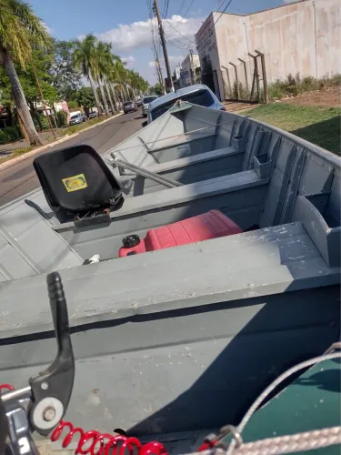 Conjunto equipado - Barco, motor e carretinha