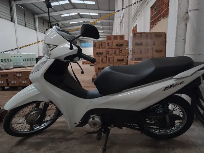 Vende-se Biz ES 125. 