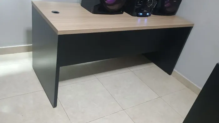 Mesa de escritório 1,68m por 0,72m